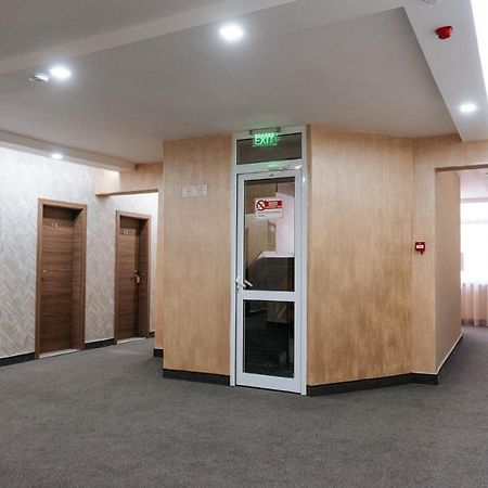 Hotel Tundzha - Renovated! Yambol ภายนอก รูปภาพ