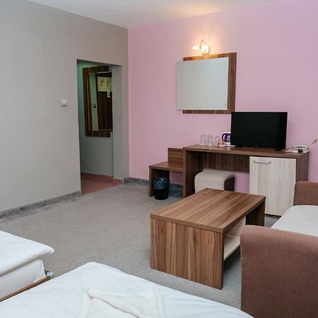 Hotel Tundzha - Renovated! Yambol ภายนอก รูปภาพ