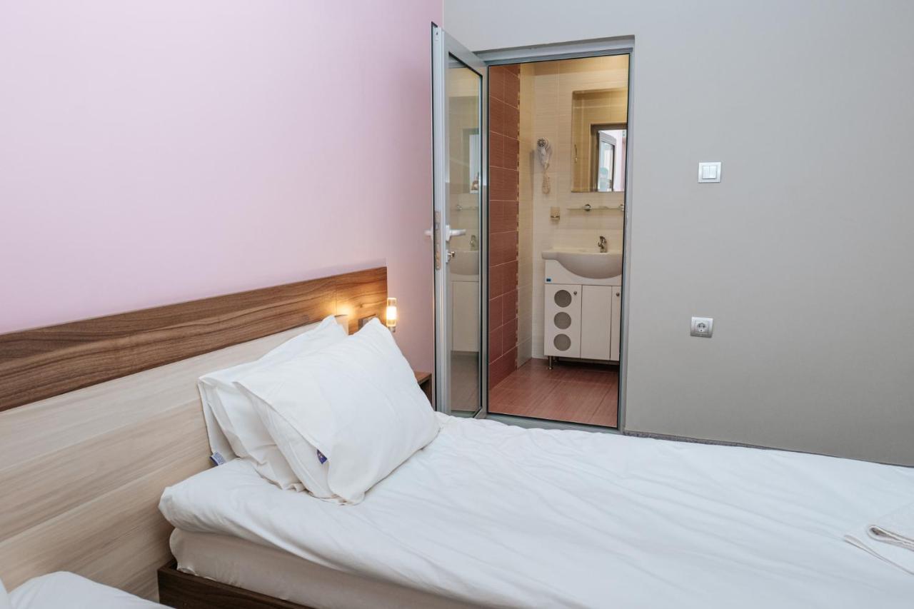 Hotel Tundzha - Renovated! Yambol ภายนอก รูปภาพ