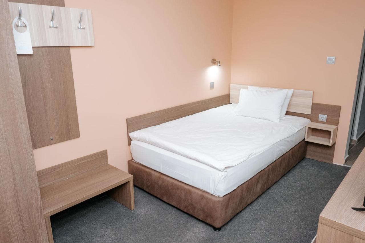 Hotel Tundzha - Renovated! Yambol ภายนอก รูปภาพ