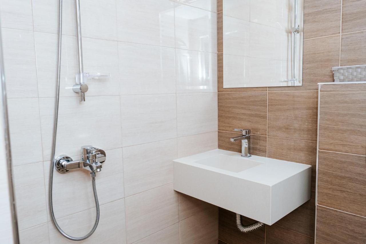 Hotel Tundzha - Renovated! Yambol ภายนอก รูปภาพ