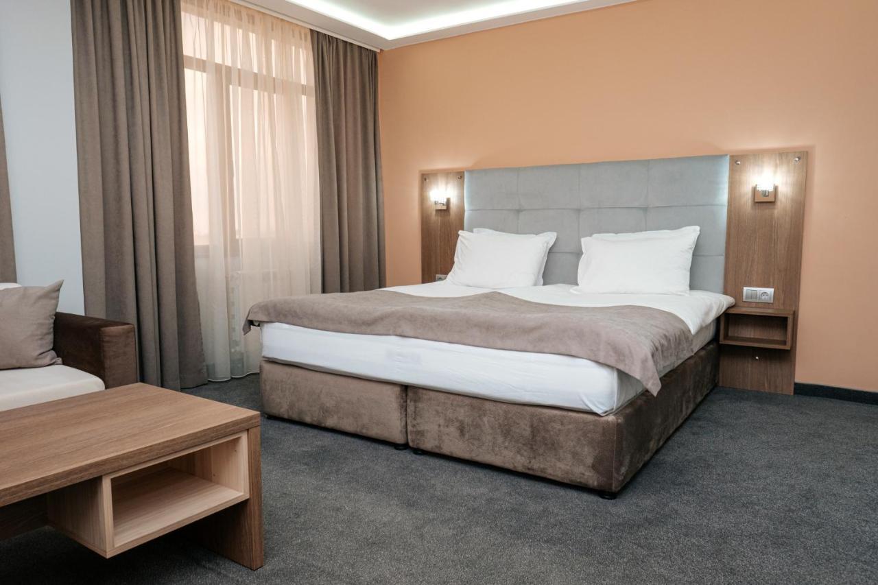 Hotel Tundzha - Renovated! Yambol ภายนอก รูปภาพ