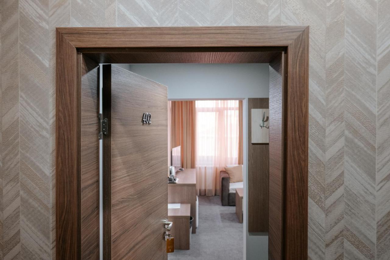 Hotel Tundzha - Renovated! Yambol ภายนอก รูปภาพ