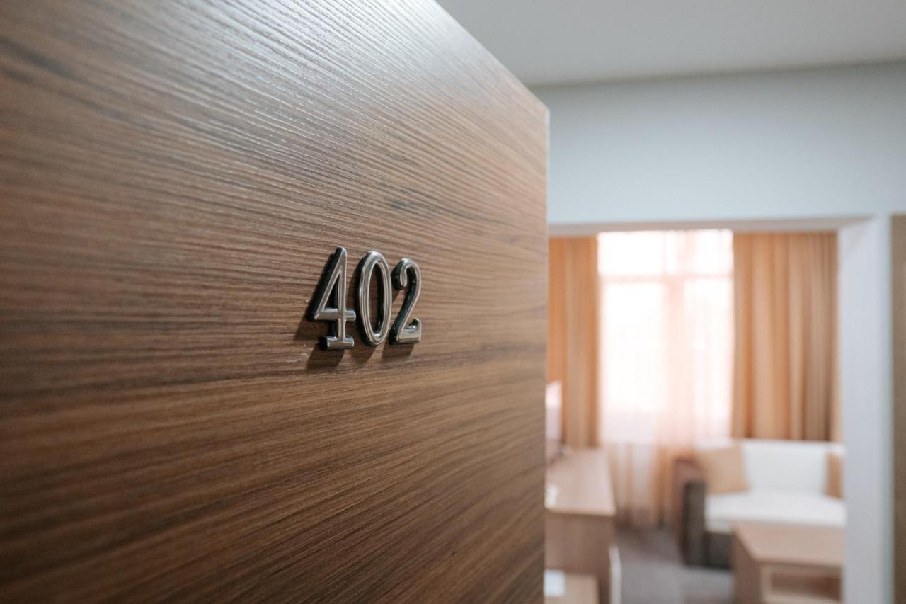 Hotel Tundzha - Renovated! Yambol ภายนอก รูปภาพ