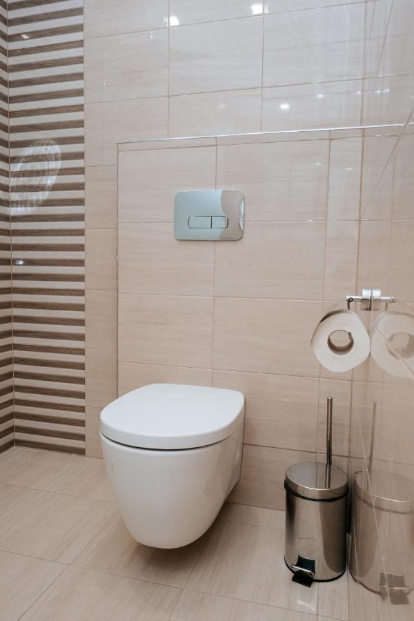 Hotel Tundzha - Renovated! Yambol ภายนอก รูปภาพ