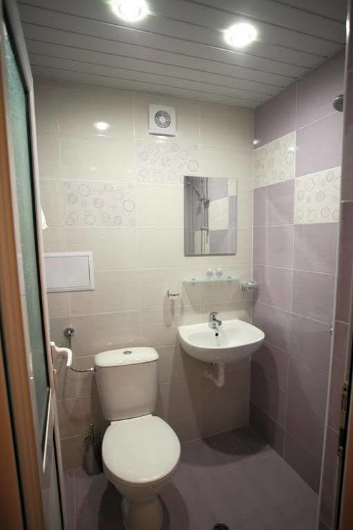 Hotel Tundzha - Renovated! Yambol ภายนอก รูปภาพ